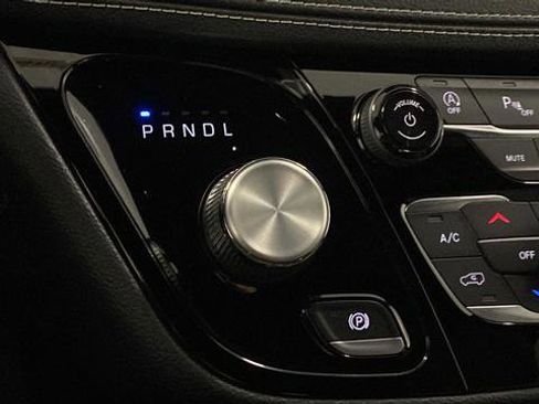 Used 2021 Chrysler Pacifica Touring-L w/ S Appearance Package FWD image 19