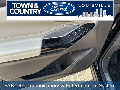 Used 2022 Ford Explorer Platinum AWD/4WD image 11