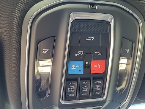 New 2025 Jeep Grand Cherokee Limited w/ Luxury Tech Group II AWD/4WD image 31