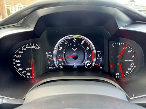 Used 2015 Chevrolet Corvette Z06 w/ 3LZ Preferred Equipment Group image 7