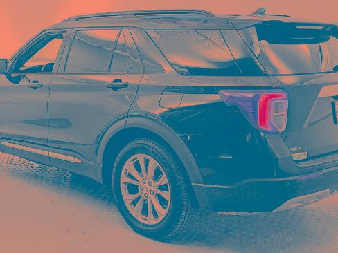 Certified 2020 Ford Explorer XLT w/ Equipment Group 202A AWD/4WD image 4