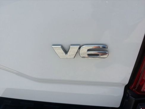 Used 2020 Toyota Tacoma SR5 AWD/4WD image 34