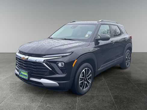 Used 2025 Chevrolet TrailBlazer LT AWD/4WD image 3