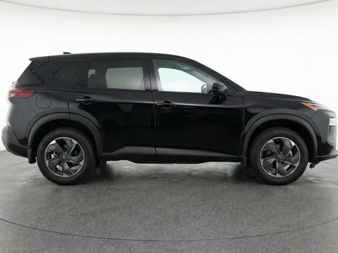 Used 2025 Nissan Rogue SV FWD image 11