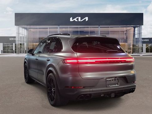 Used 2024 Porsche Cayenne S AWD/4WD image 4