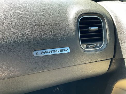 Used 2014 Dodge Charger SE RWD image 17