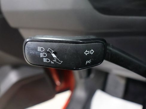 Used 2018 Volkswagen Tiguan SE image 36