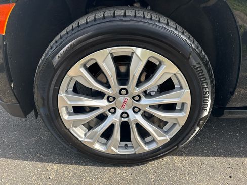 Used 2023 GMC Yukon Denali AWD/4WD image 2