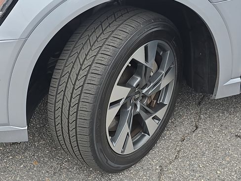 Used 2023 Audi e-tron Premium Plus w/ Premium Plus Package image 33