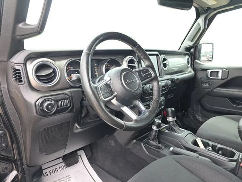 Used 2019 Jeep Wrangler Unlimited Sahara w/ Uconnect 4C Nav & Sound Group AWD/4WD image 13