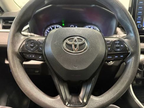 Used 2019 Toyota RAV4 XLE w/ Convenience Package FWD image 15