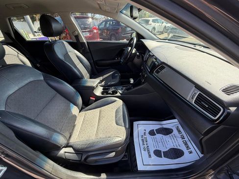 Used 2018 Kia Niro EX w/ EX Touring Graphite Edition FWD image 10