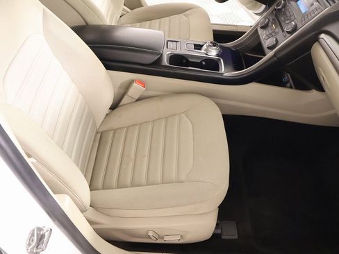 Used 2018 Ford Fusion SE image 12