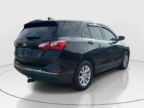 Used 2018 Chevrolet Equinox LS FWD image 4