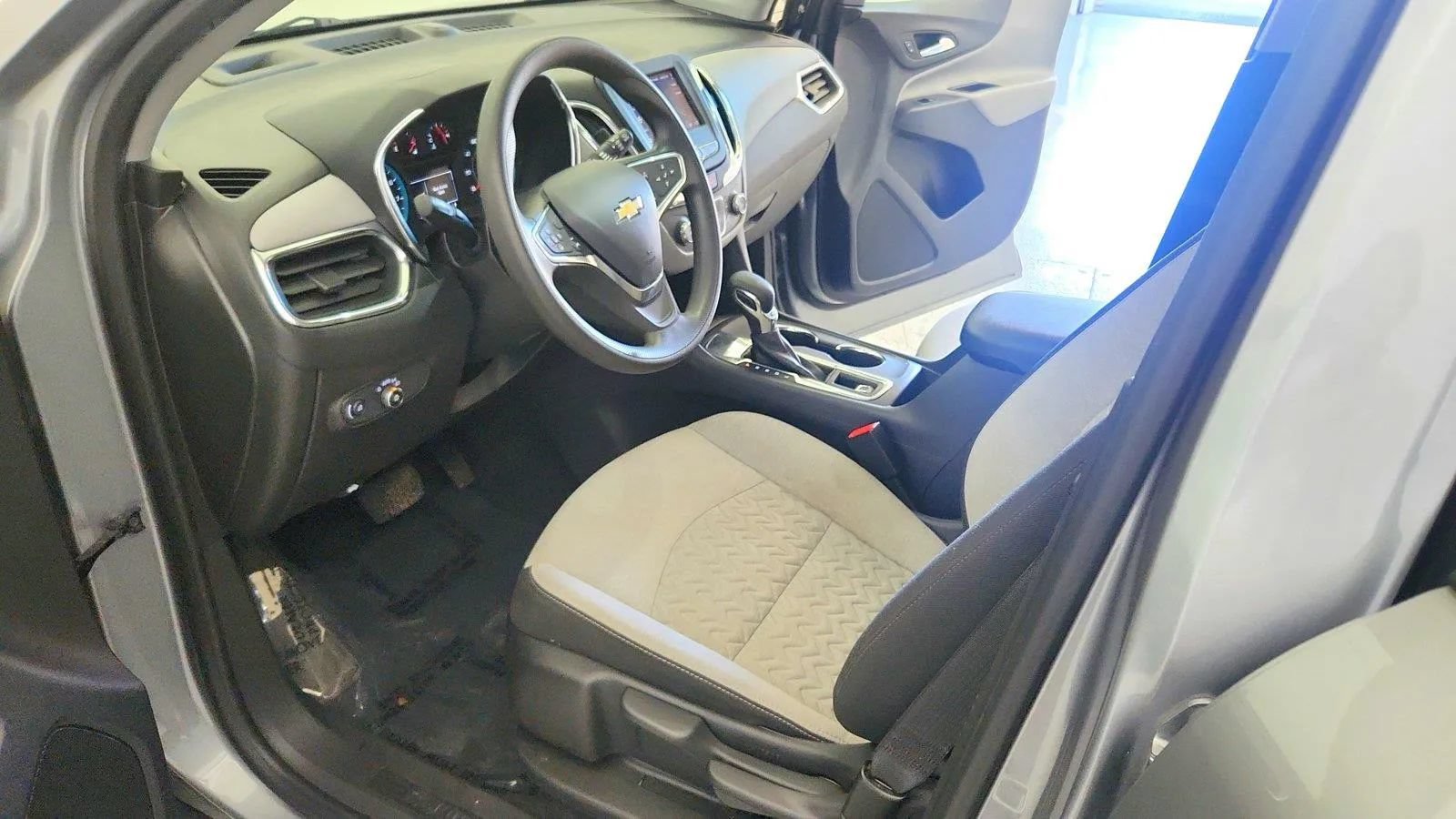 Used 2023 Chevrolet Equinox LS FWD image 13