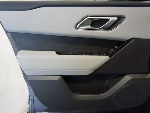 Used 2025 Land Rover Range Rover Velar Dynamic SE image 16