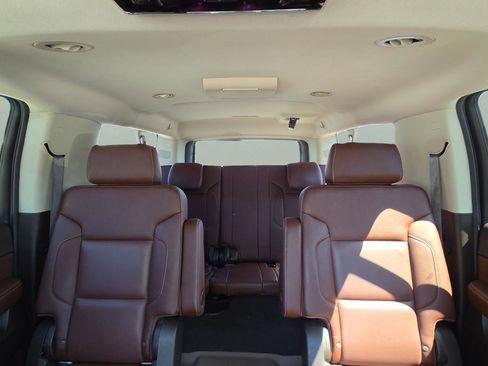 Used 2019 Chevrolet Suburban Premier image 31