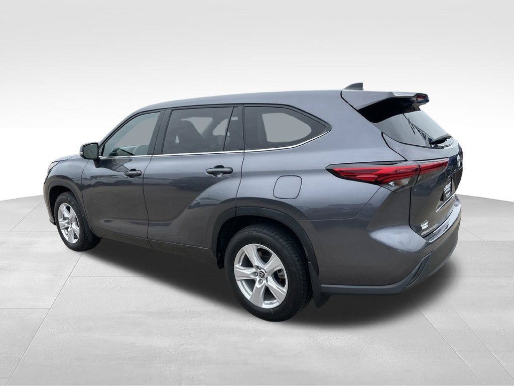 Used 2023 Toyota Highlander L AWD/4WD image 6