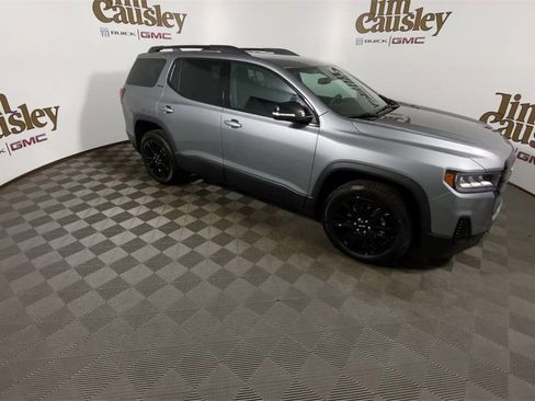 Used 2023 GMC Acadia SLE w/ Driver Convenience Package image 2