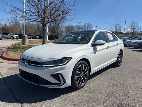 New 2026 Volkswagen Jetta SE FWD image 3