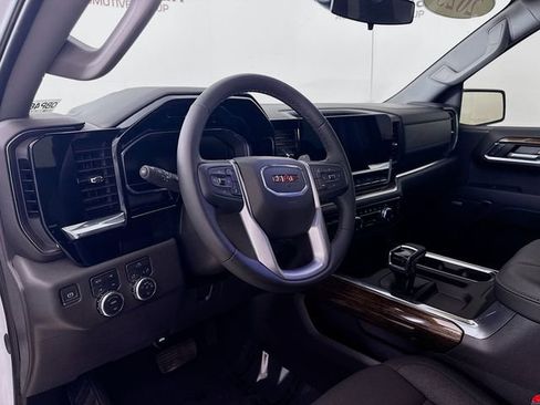 Used 2025 GMC Sierra 1500 Elevation image 12