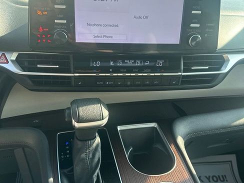 Used 2023 Toyota Sienna XLE FWD image 9