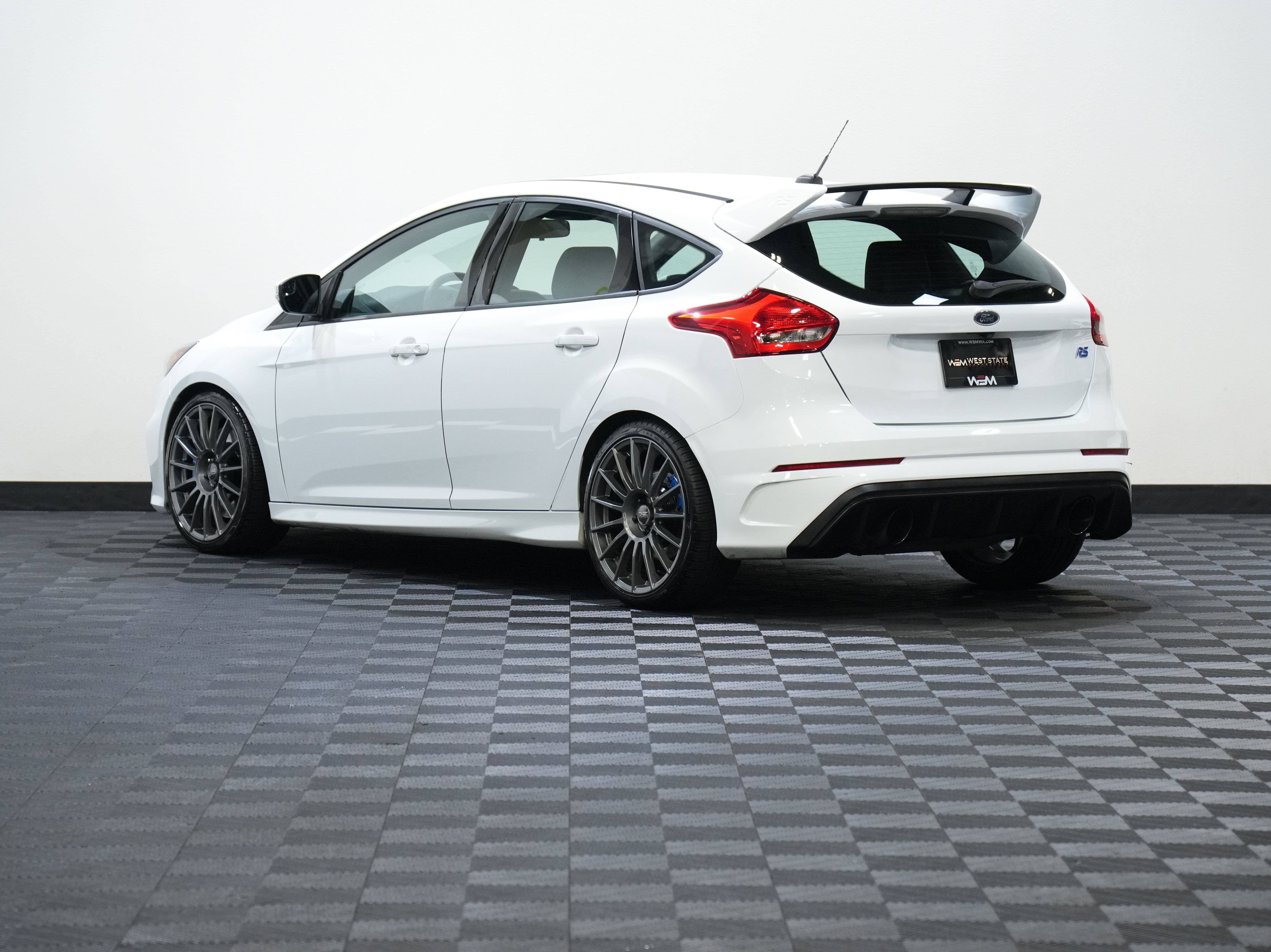 Used 2017 Ford Focus RS AWD/4WD image 8