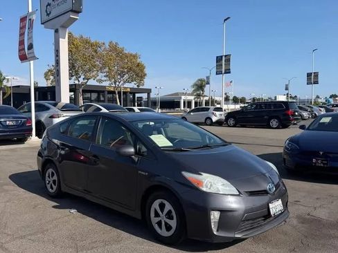 Used 2013 Toyota Prius Two FWD image 3