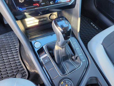 Certified 2025 Volkswagen Taos SE image 13