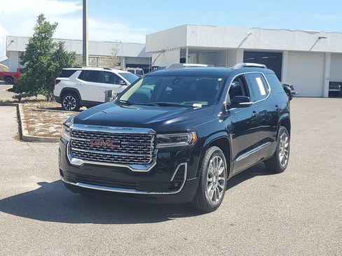Used 2023 GMC Acadia Denali w/ Denali Ultimate Package AWD/4WD image 3