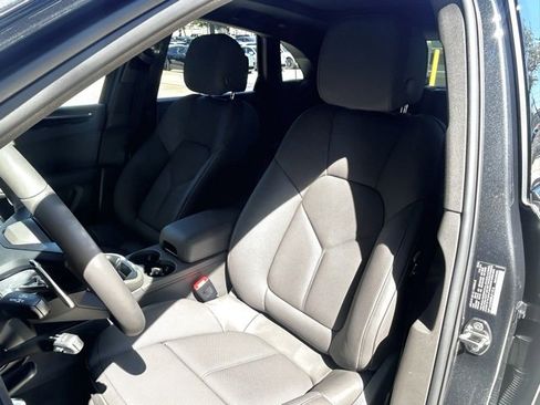 Certified 2025 Porsche Macan image 5
