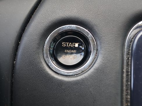 Used 2013 Jaguar XJ L Portfolio RWD image 23