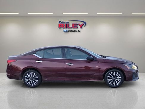 Used 2024 Nissan Altima 2.5 SV image 6