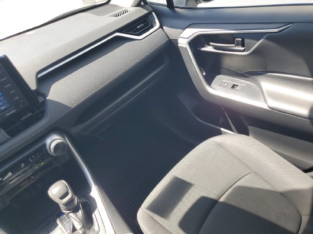 Used 2021 Toyota RAV4 LE FWD image 27