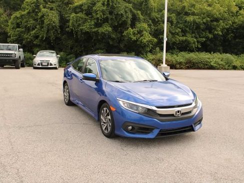 Used 2018 Honda Civic EX image 2