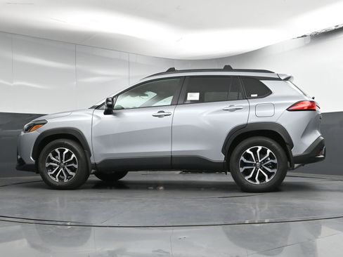 Certified 2025 Toyota Corolla Cross SE image 31