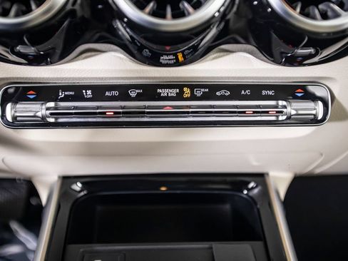 Used 2022 Mercedes-Benz GLB 250 w/ Premium Package Lite image 28