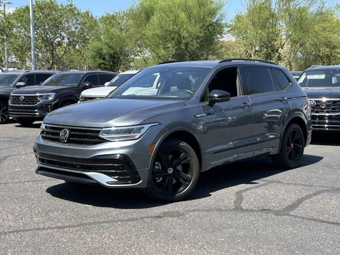 Used 2024 Volkswagen Tiguan SE R-Line FWD image 32