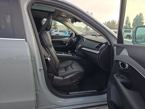 Used 2025 Volvo XC90 B5 Core AWD/4WD image 8