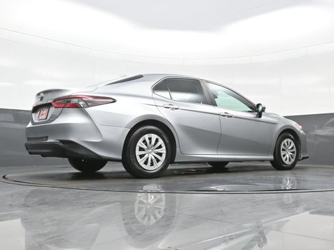 Used 2022 Toyota Camry LE FWD image 33