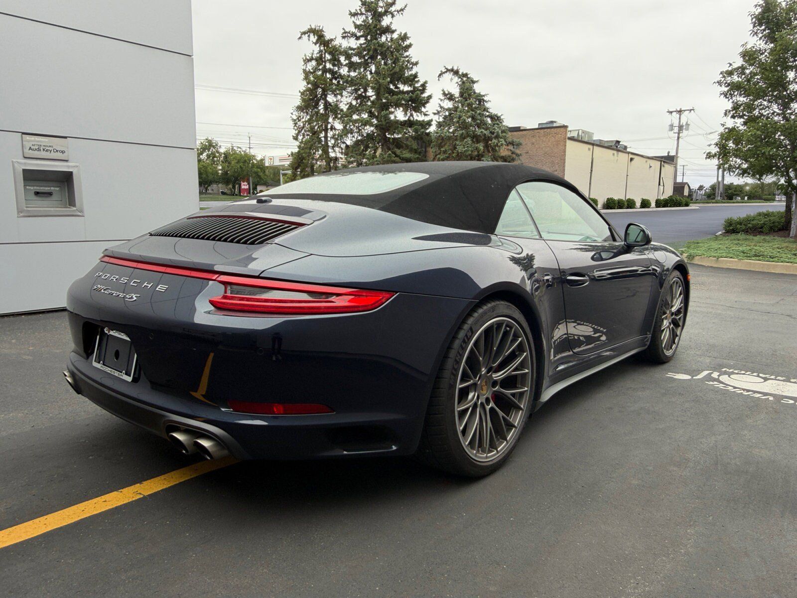 Used 2019 Porsche 911 Carrera 4S AWD/4WD image 13