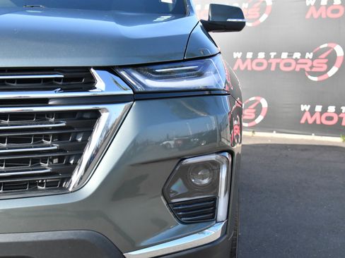 Used 2022 Chevrolet Traverse LT image 11