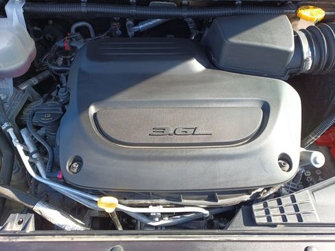 Certified 2024 Chrysler Pacifica Limited image 25