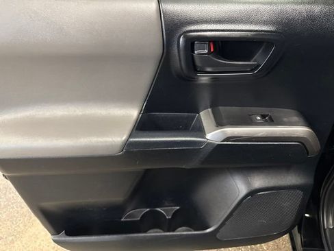 Used 2017 Toyota Tacoma SR5 w/ Tow Package AWD/4WD image 21