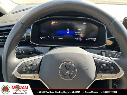Certified 2025 Volkswagen Jetta SE w/ Sunroof Package FWD image 22