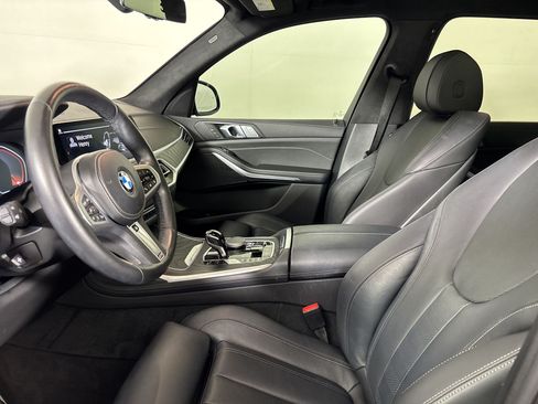 Used 2022 BMW X7 xDrive40i w/ M Sport Package AWD/4WD image 5