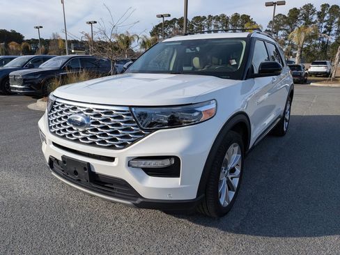 Certified 2021 Ford Explorer Platinum w/ Equipment Group 601A image 8