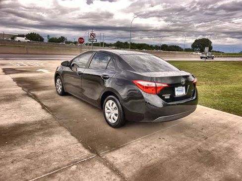 Used 2016 Toyota Corolla LE FWD image 5