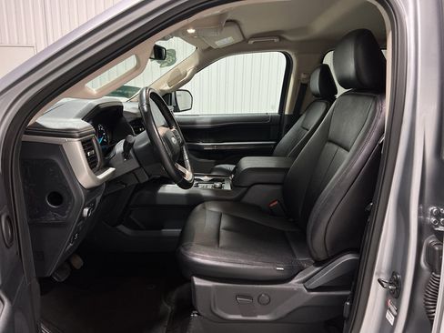 Used 2022 Ford Expedition XLT image 18