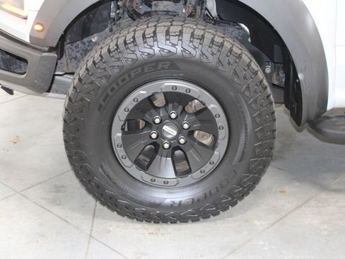 Used 2017 Ford F150 Raptor w/ Equipment Group 802A Luxury image 19